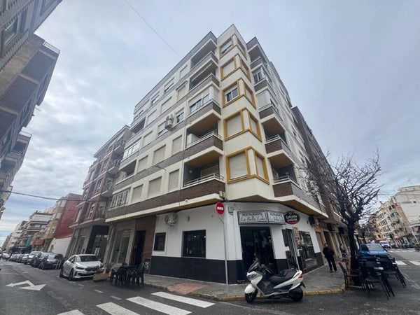 APARTAMENTO DE 3 DORMITORIOS REFORMADO TORREVIEJA CENTRO