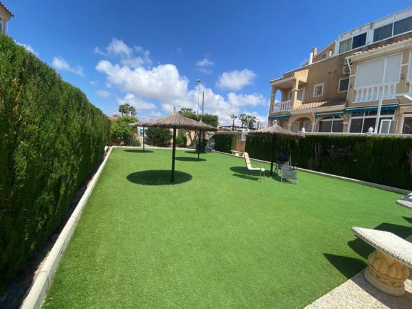 BUNGALOW 2 DORMITORIOS DOS BAÑOS ORIHUELA COSTA