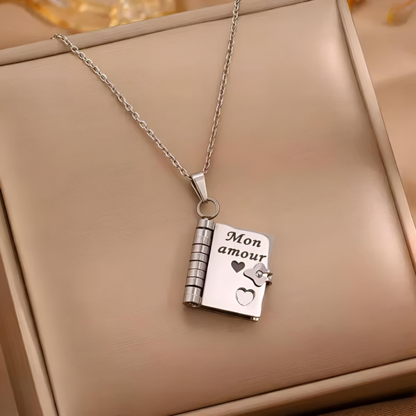 Collier Pendentif Personnalisable « Carnet Secret » – L'Histoire de Votre Amour