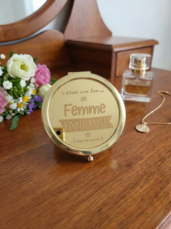 Miroir de Poche Doré  – Une Déclaration d'Amour au Quotidien