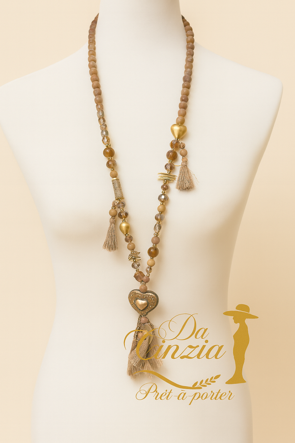Collier long beige et doré avec pendentif cœur – Style bohème chic