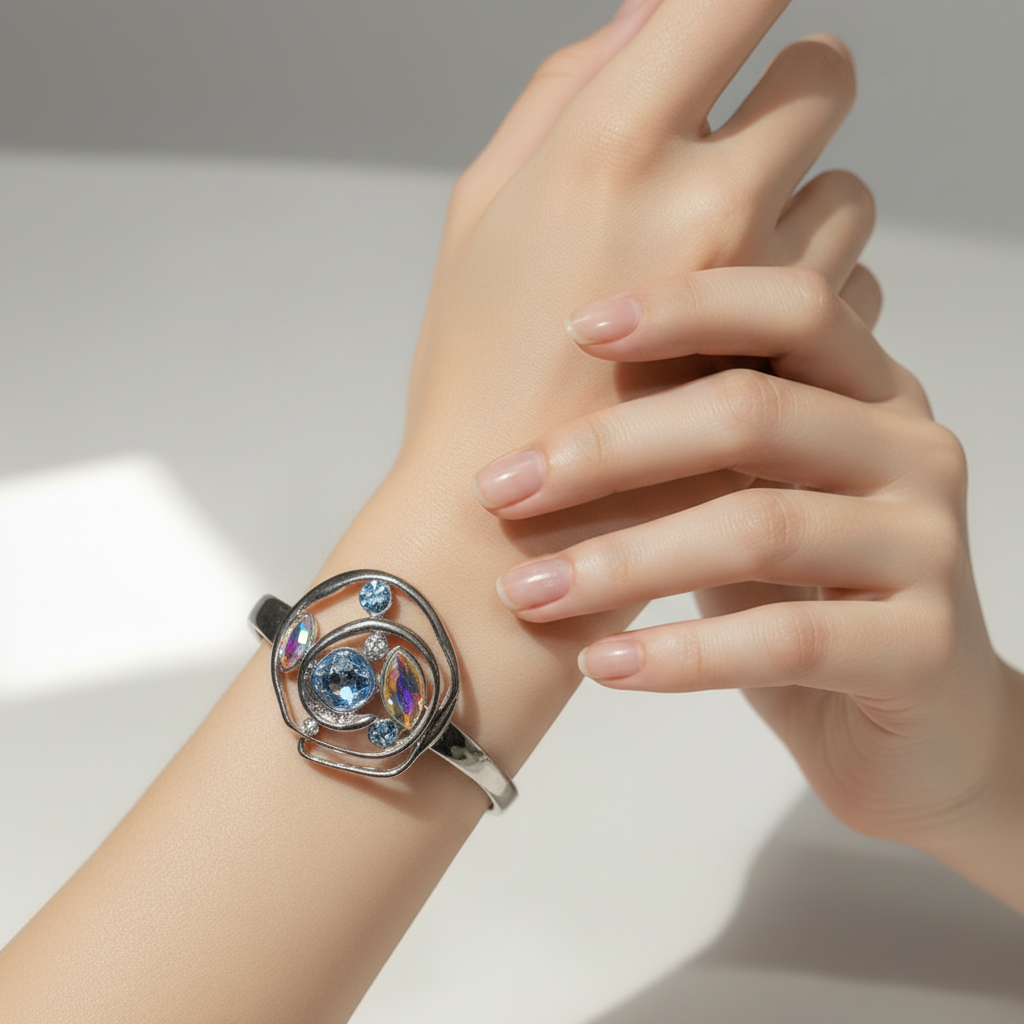 Bracelet extensible argenté avec pierres décoratives