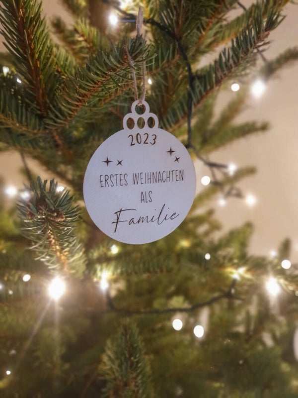 WEIHNACHTSKUGEL "ERSTES WEIHNACHTEN ALS FAMILIE" 2025