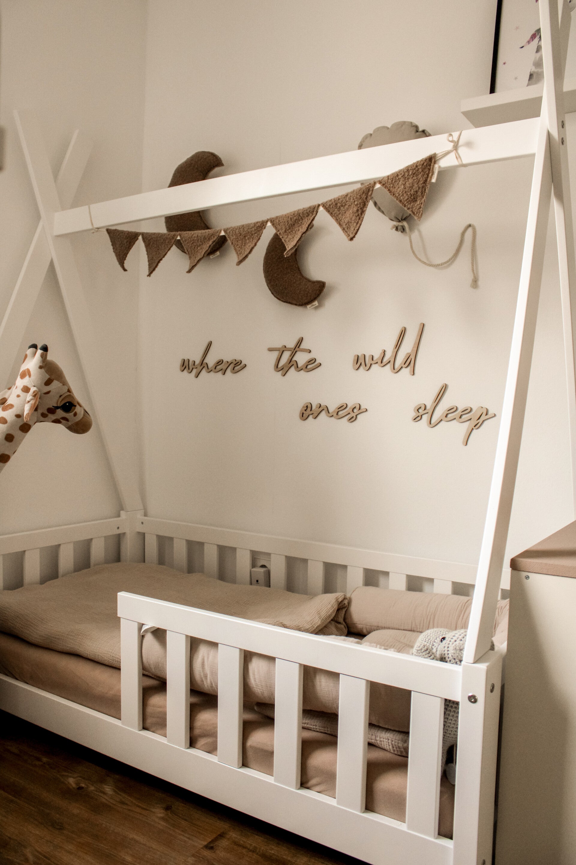 HOLZSCHRIFTZUG "WHERE THE WILD ONES SLEEP"