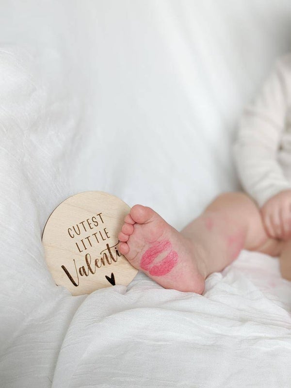 HOLZSCHEIBE " CUTEST LITTLE VALENTINE"