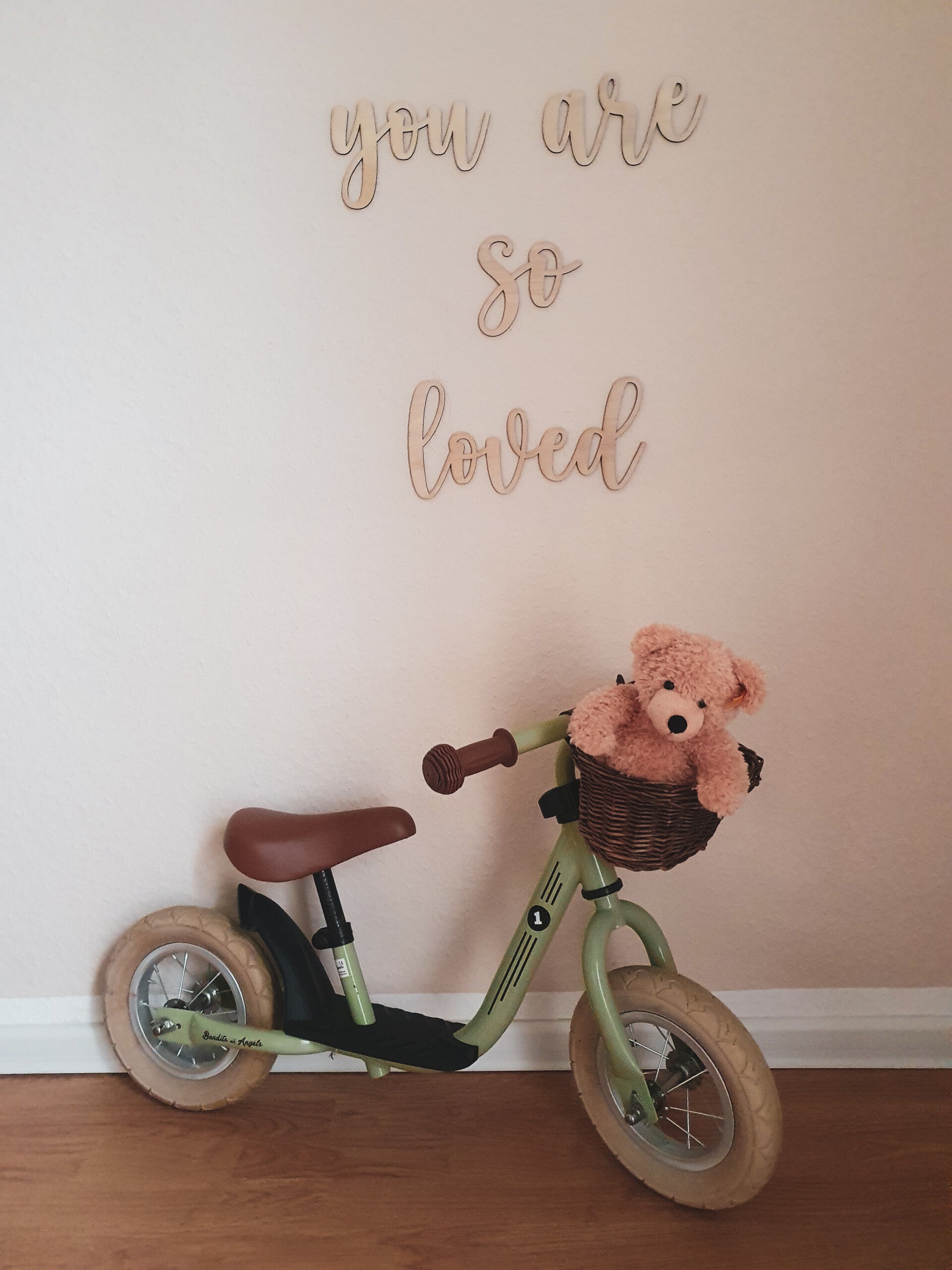 HOLZSCHRIFTZUG "YOU ARE SO LOVED"