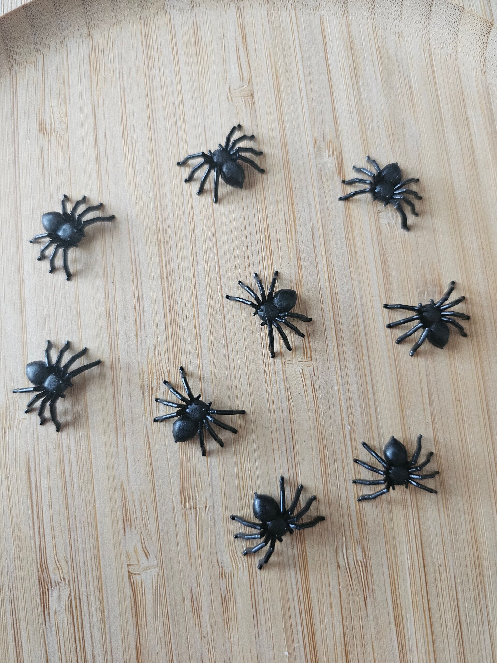 Loose parts, zwarte spinnen