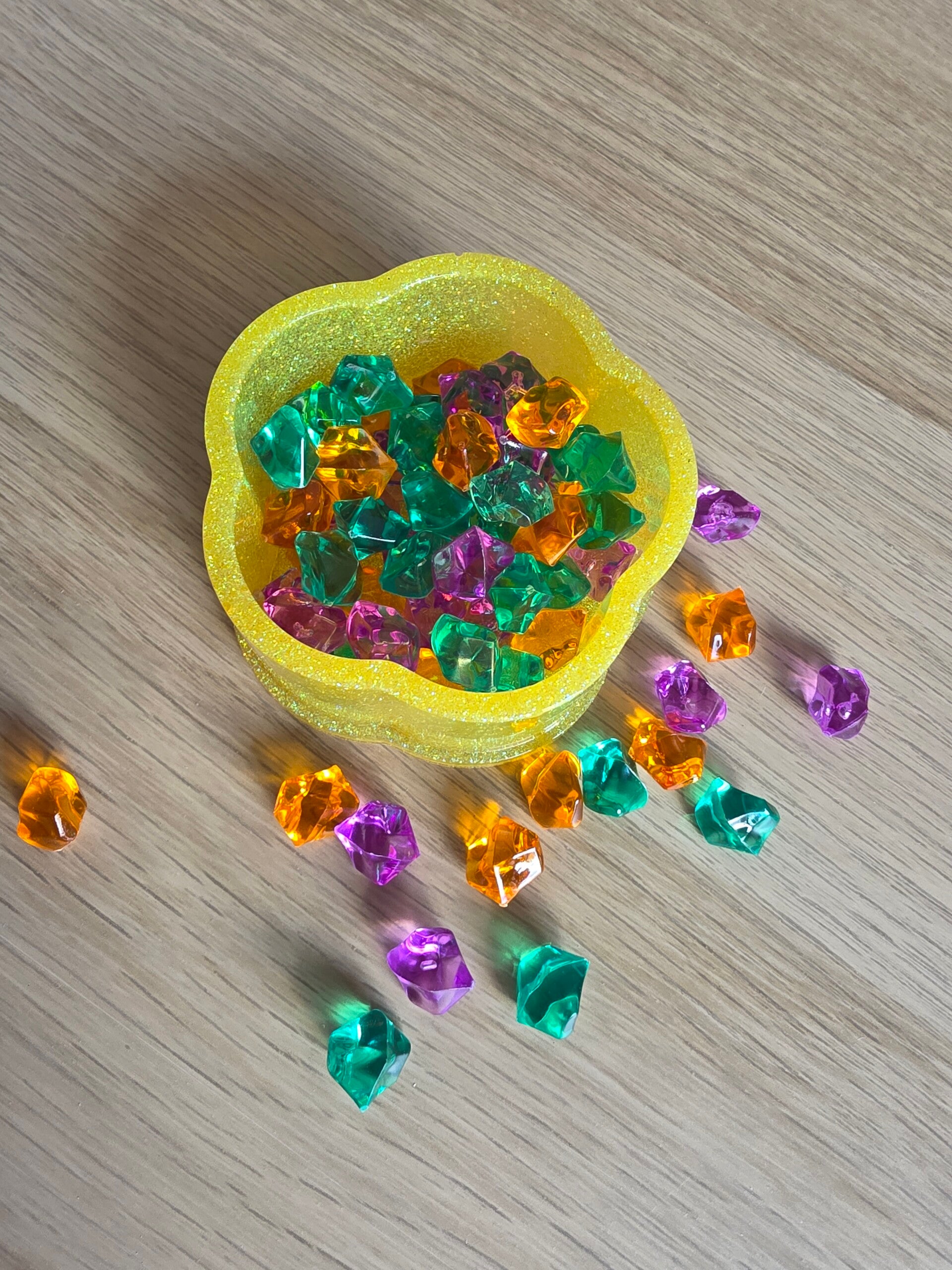 Epoxy, bloembakje lente geel