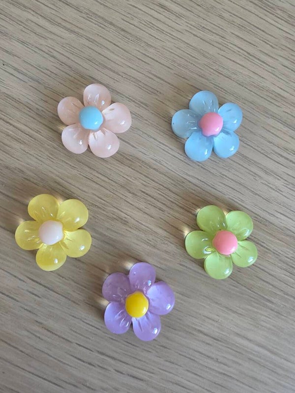 Loose parts, regenboog madeliefjes