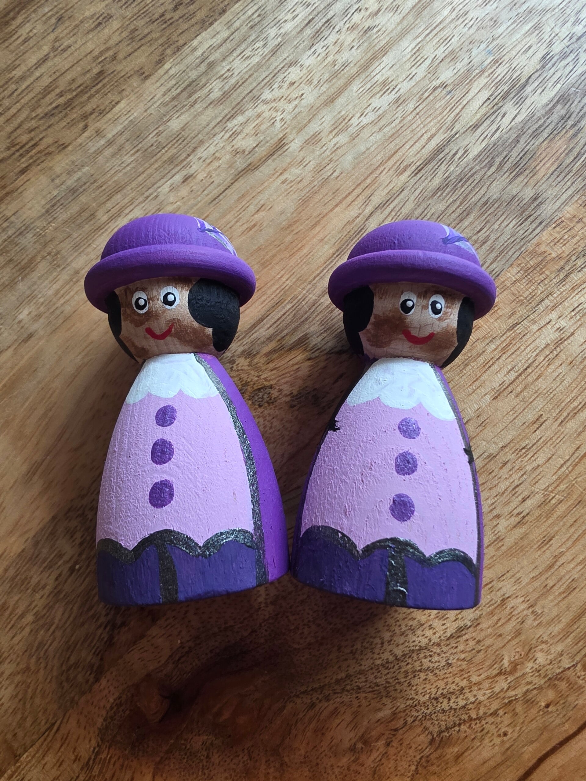Handgeschilderde pegdoll, pietje paars