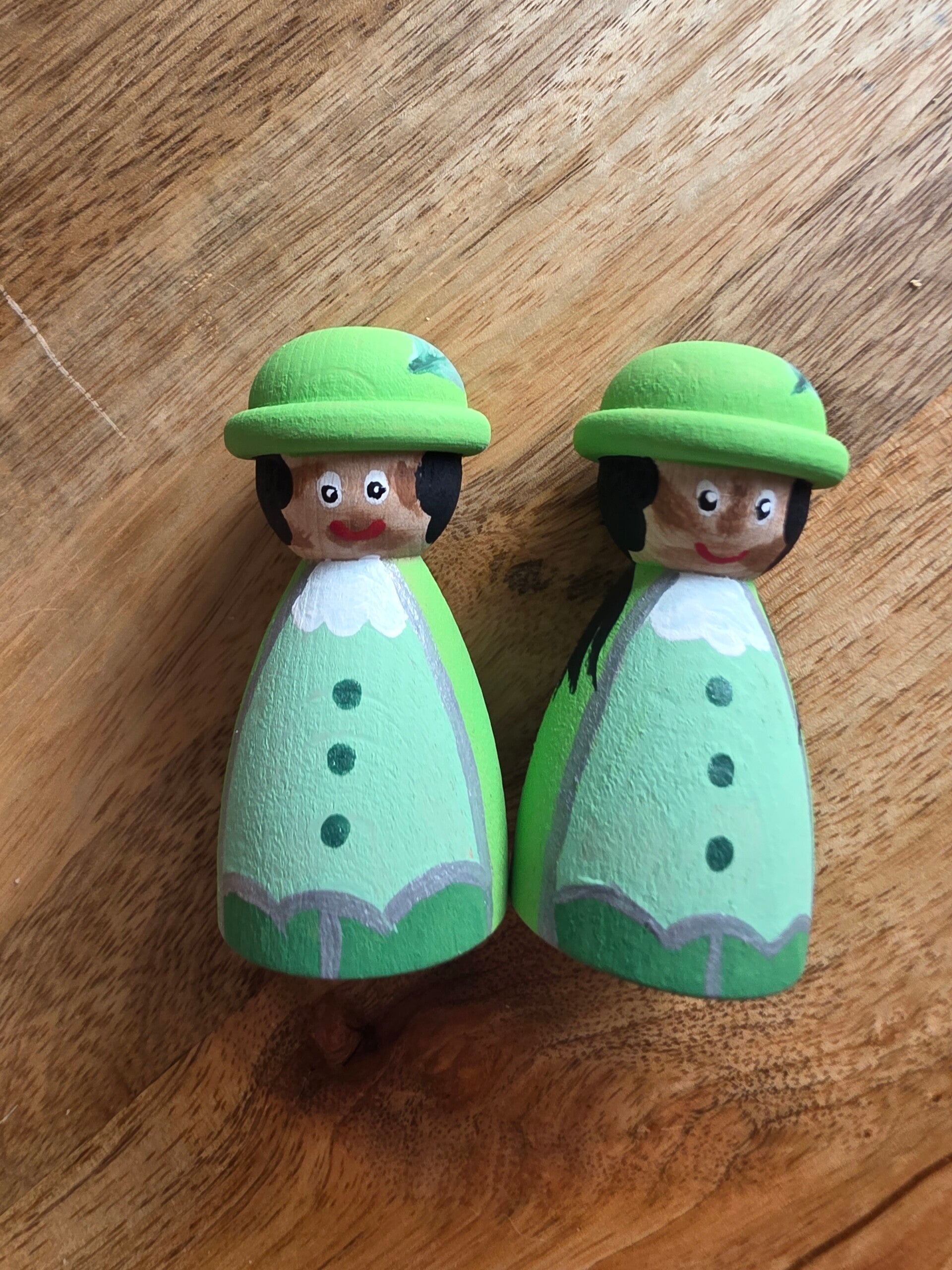 Handgeschilderde pegdoll, pietje groen