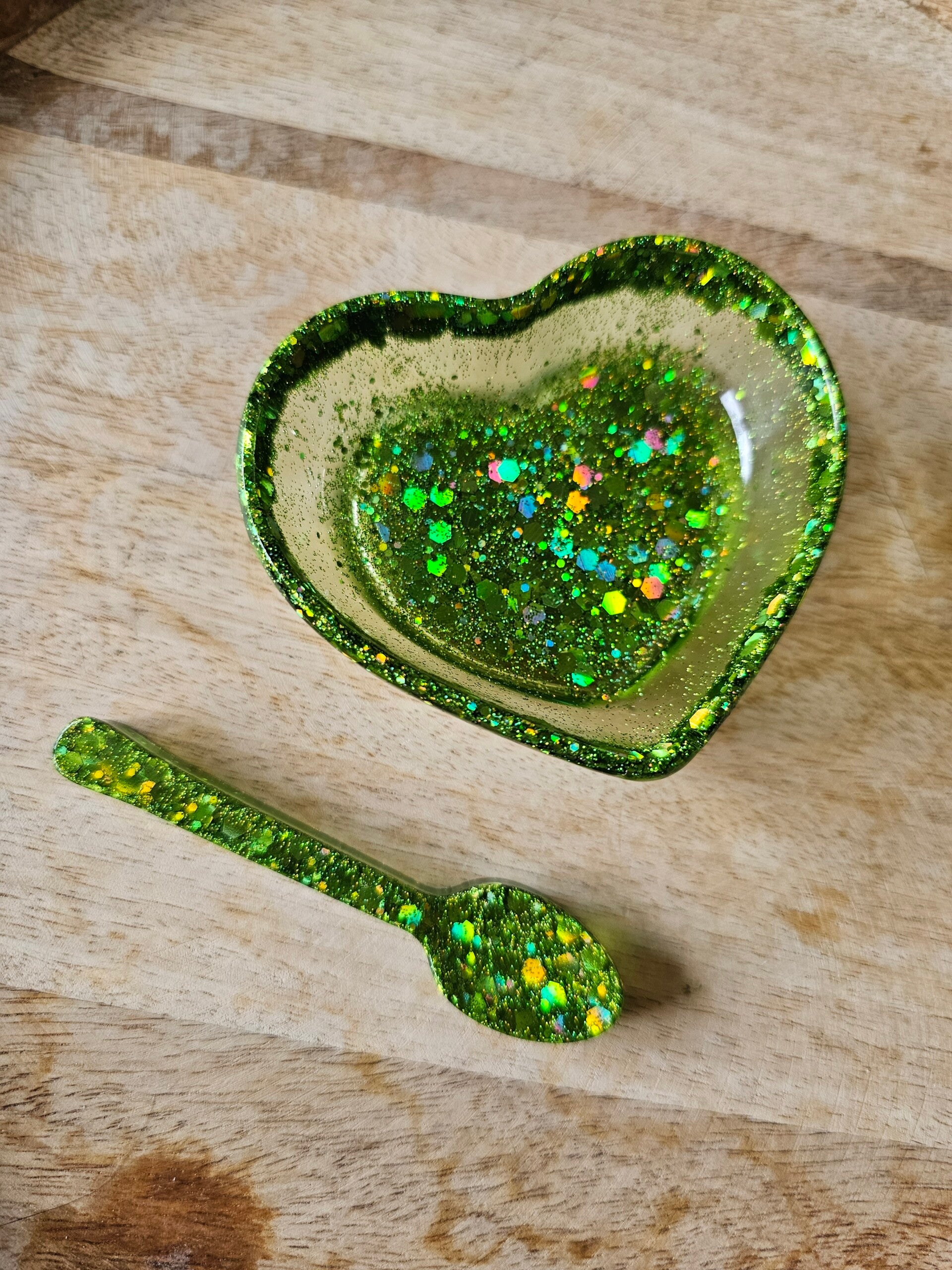 Regenboog hartjes bakje, lichtgroen