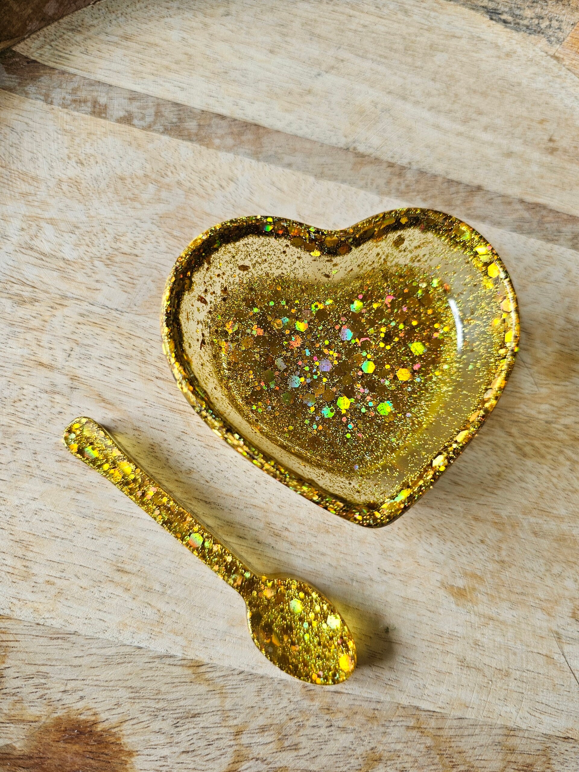 Regenboog hartjes bakje, geel