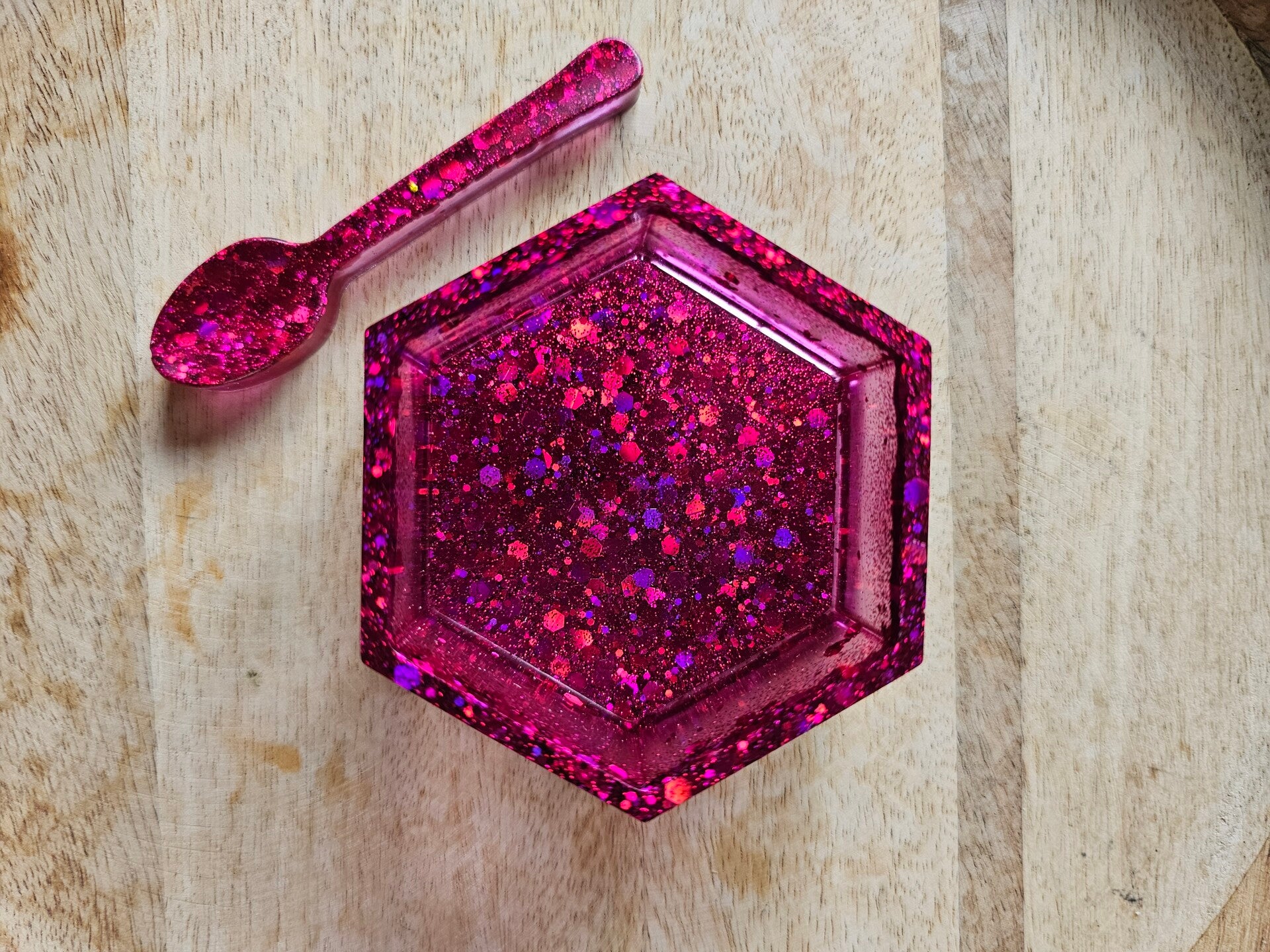 Regenboog hexagon bakje, donkerroze