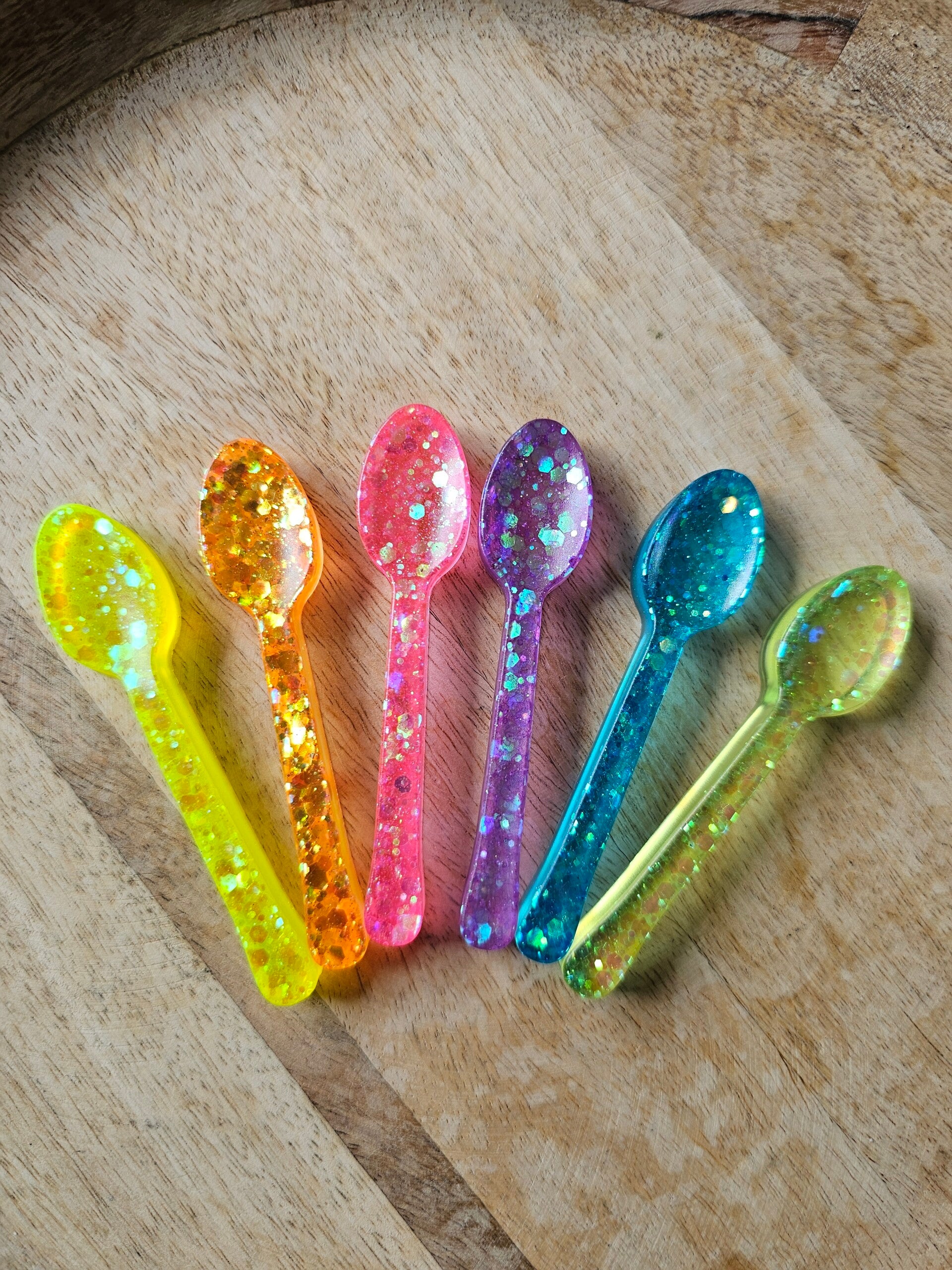 Neon, speellepeltjes