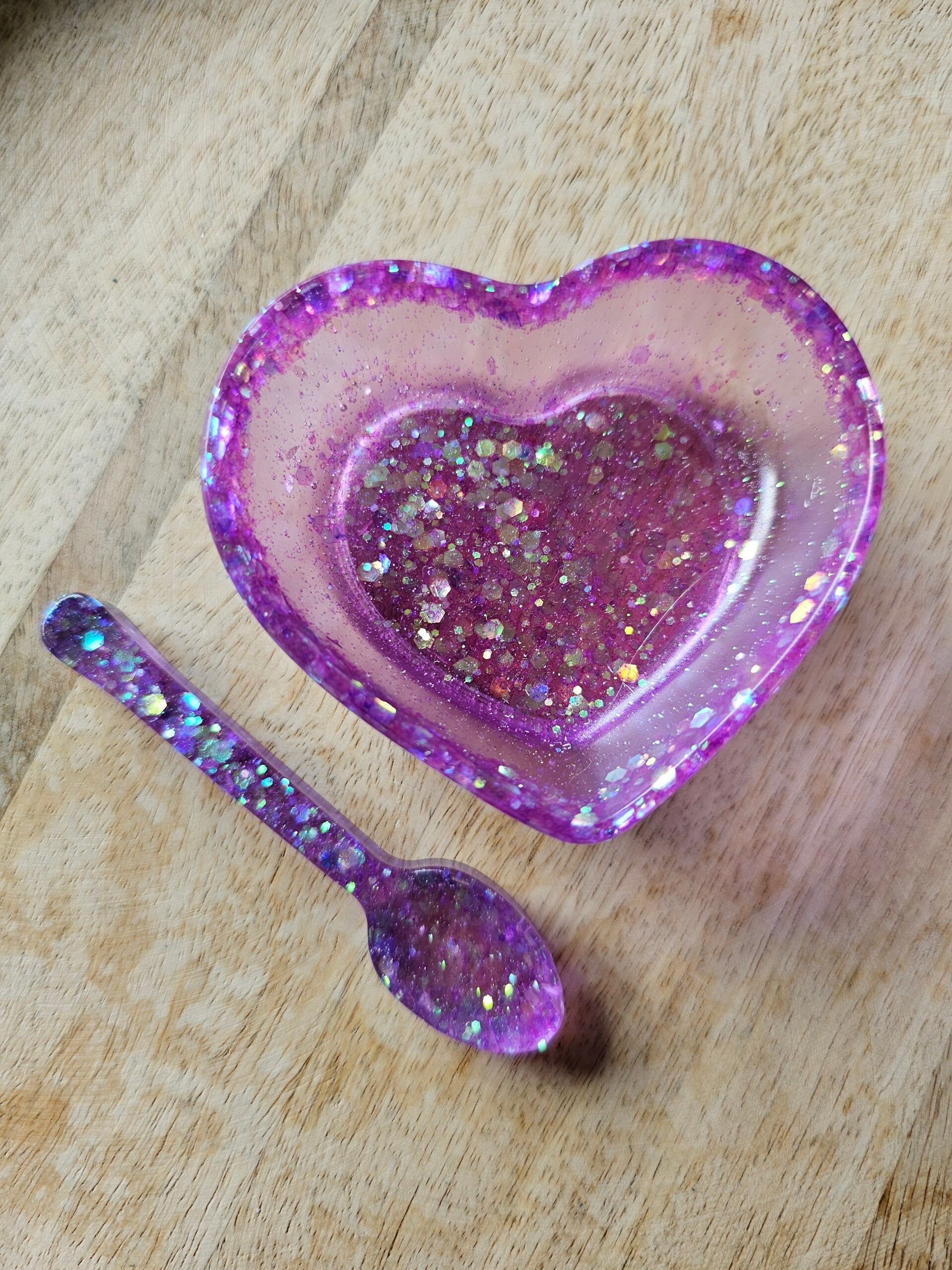 Neon, hartjesbakje paars