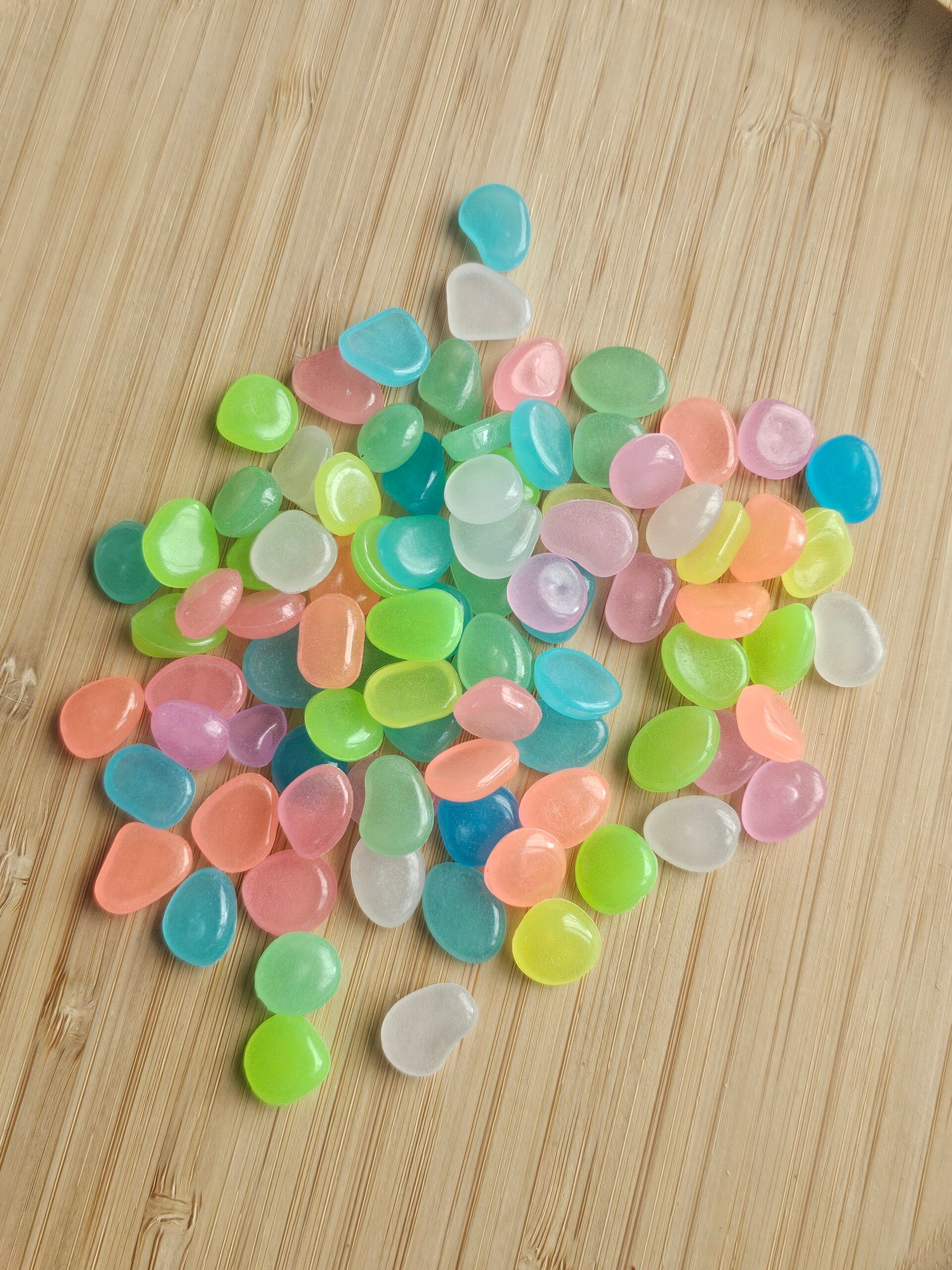 Loose parts, glow in the dark steentjes