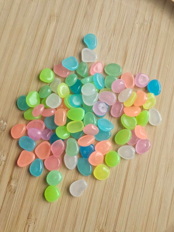 Loose parts, glow in the dark steentjes