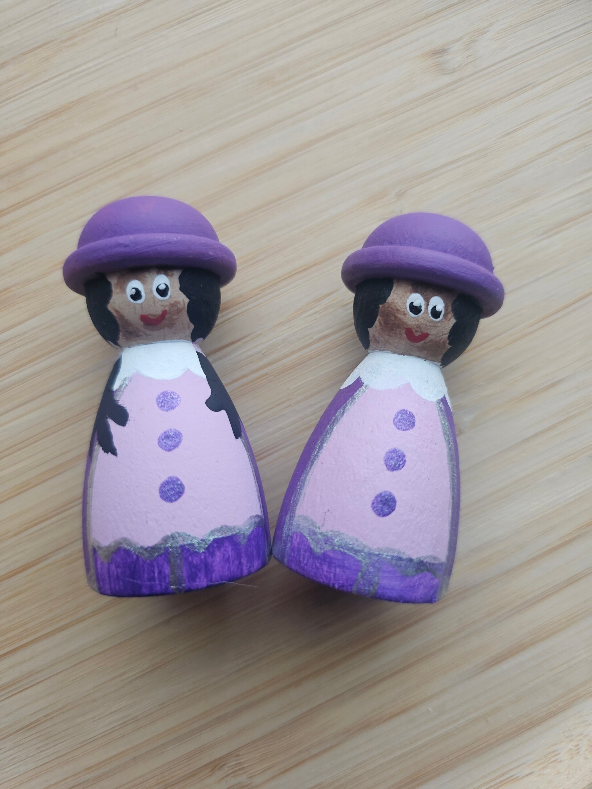 Handgeschilderde pegdoll, pietje paars
