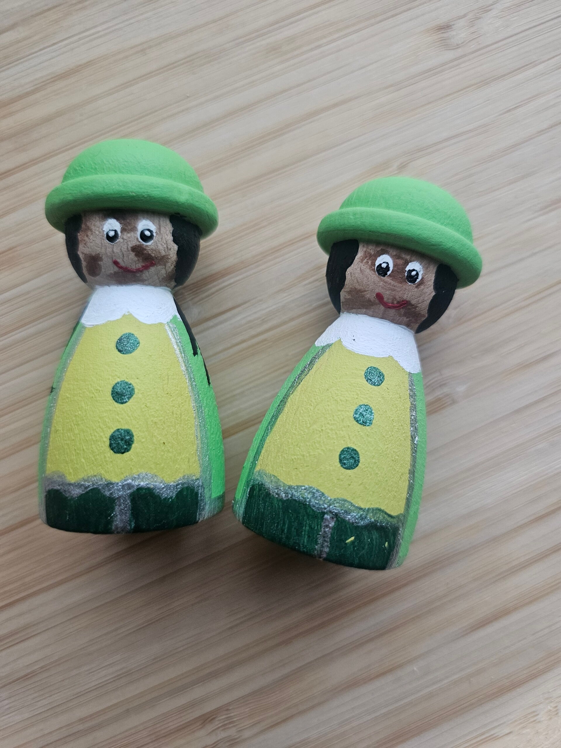 Handgeschilderde pegdoll, pietje groen