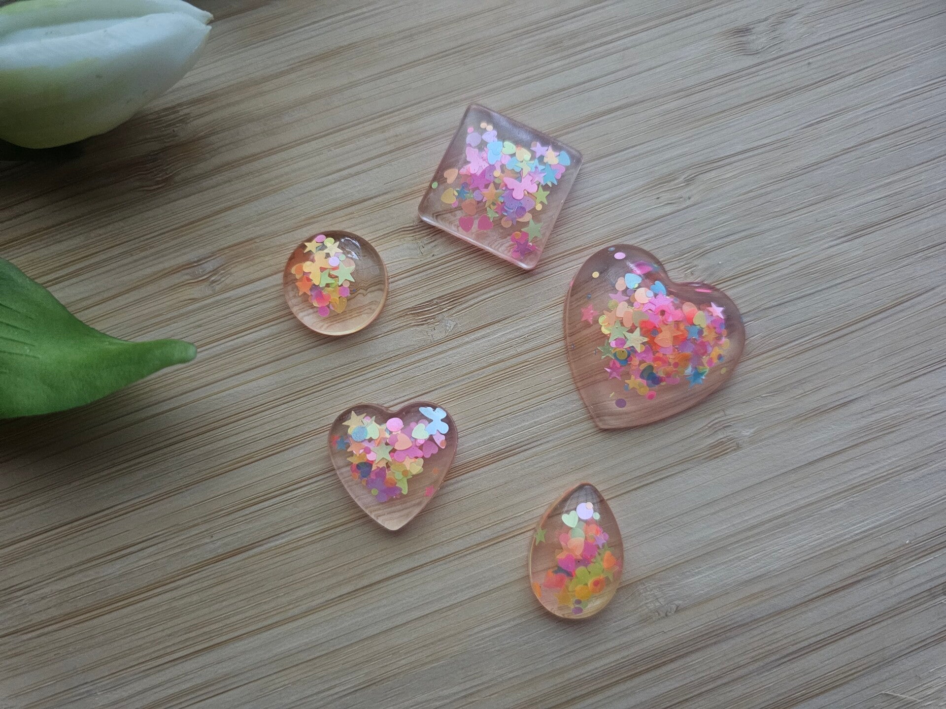 Loose parts, confetti