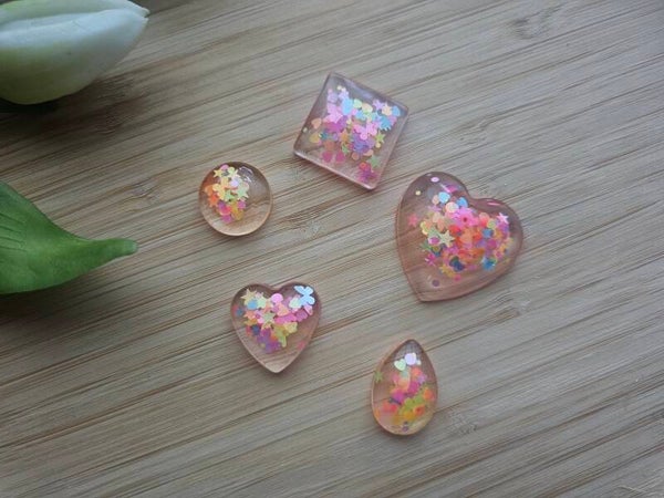 Loose parts, confetti