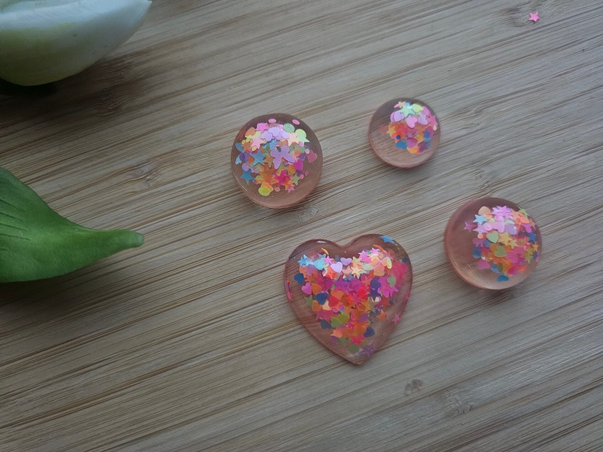 Loose parts, confetti 3