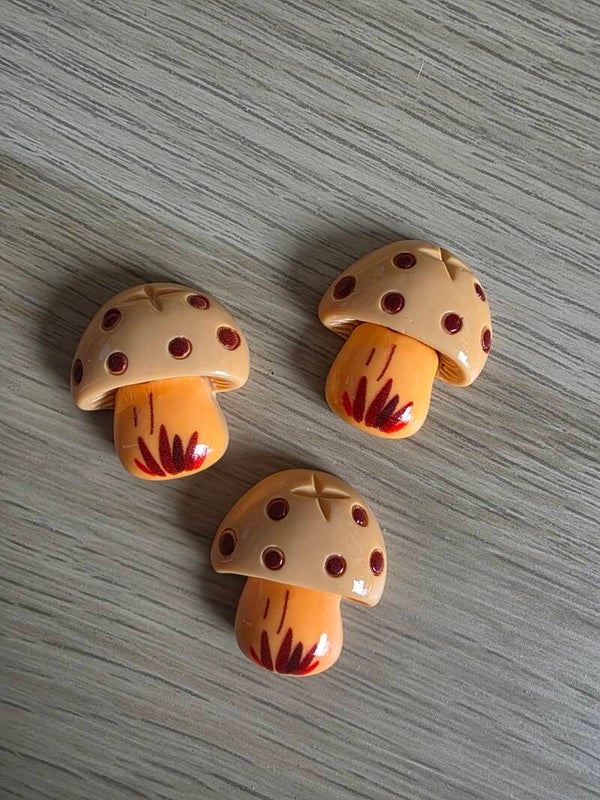 Loose parts, paddenstoelen bruin