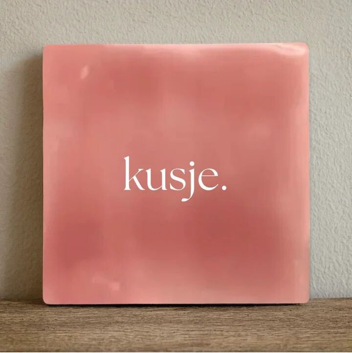 Tegeltje ' Kusje '