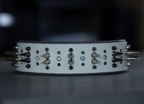 Halsband Stone