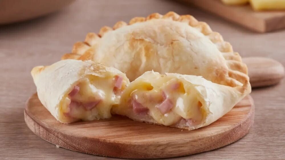 Empanadas Puertorriqueñas de Jamón y Queso Blanco