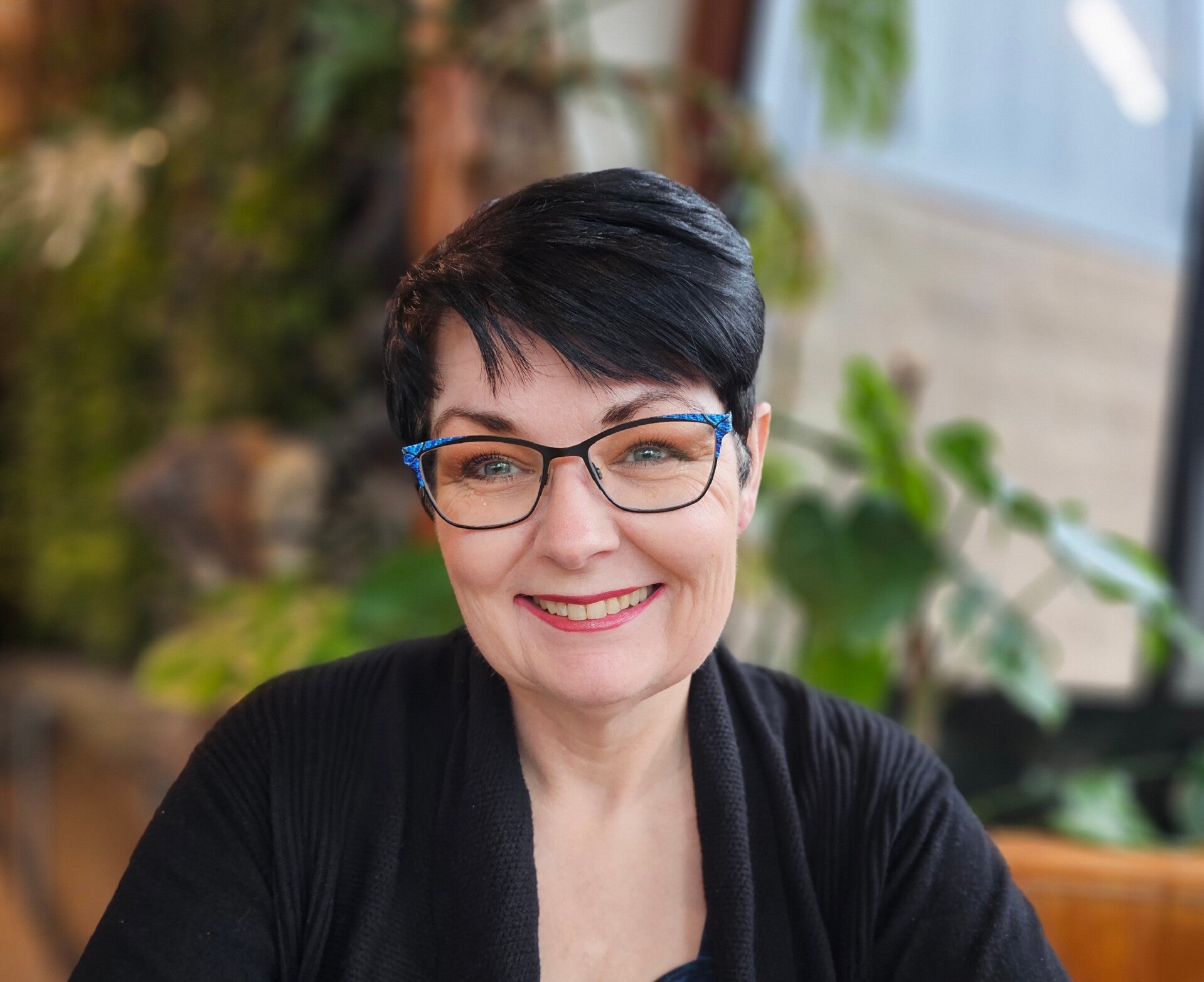 Loralee Schultz, Registered Psychotherapist and EMDR Canada Member, offering virtual trauma therapy across Canada