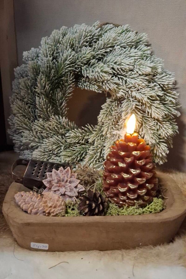 Teak schaaltje gevuld met amber en led kaars