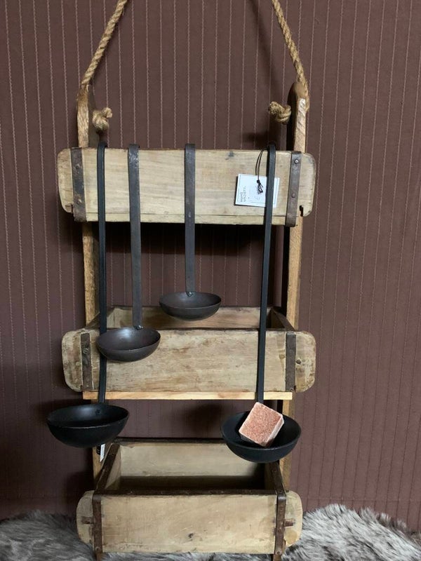 Wandrek van oude steenmallen