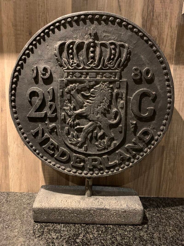 Ornament knaak op voet