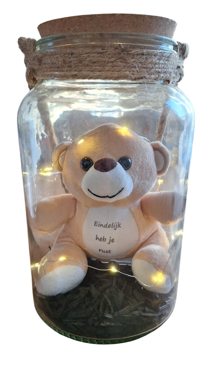 Windlicht voor herdenkingsplek groot: beige beertje met tekst "Eindelijk heb je rust"
