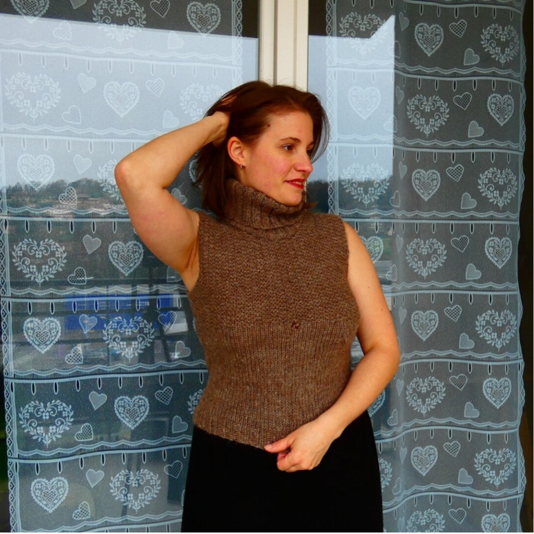 Le gilet en laine col roulé alpaga marron