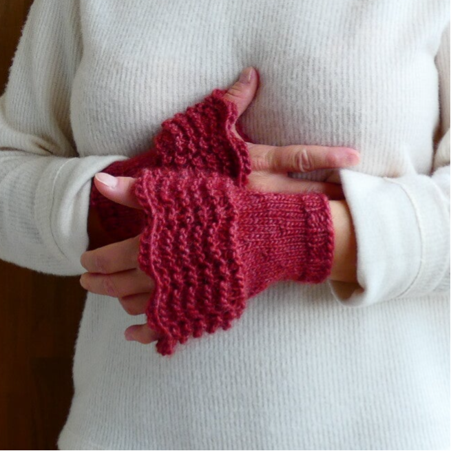 Pattern for women’s wool arm warmers, no wave