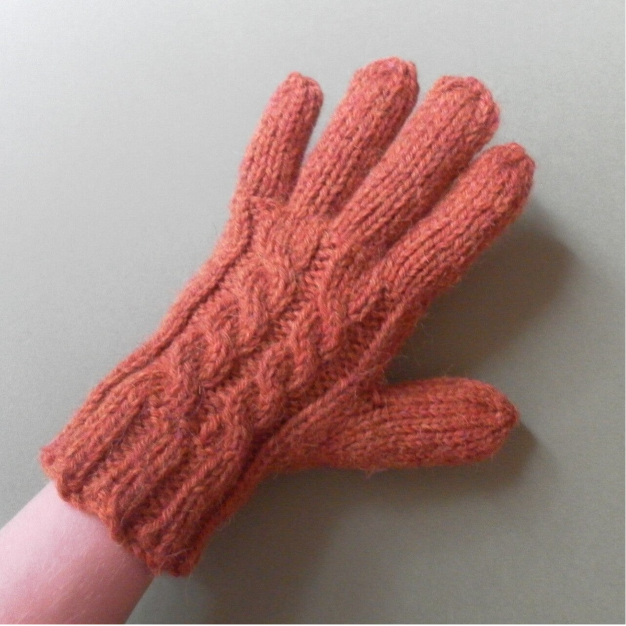 Modèle gants et mitaines élégance d'hiver femme