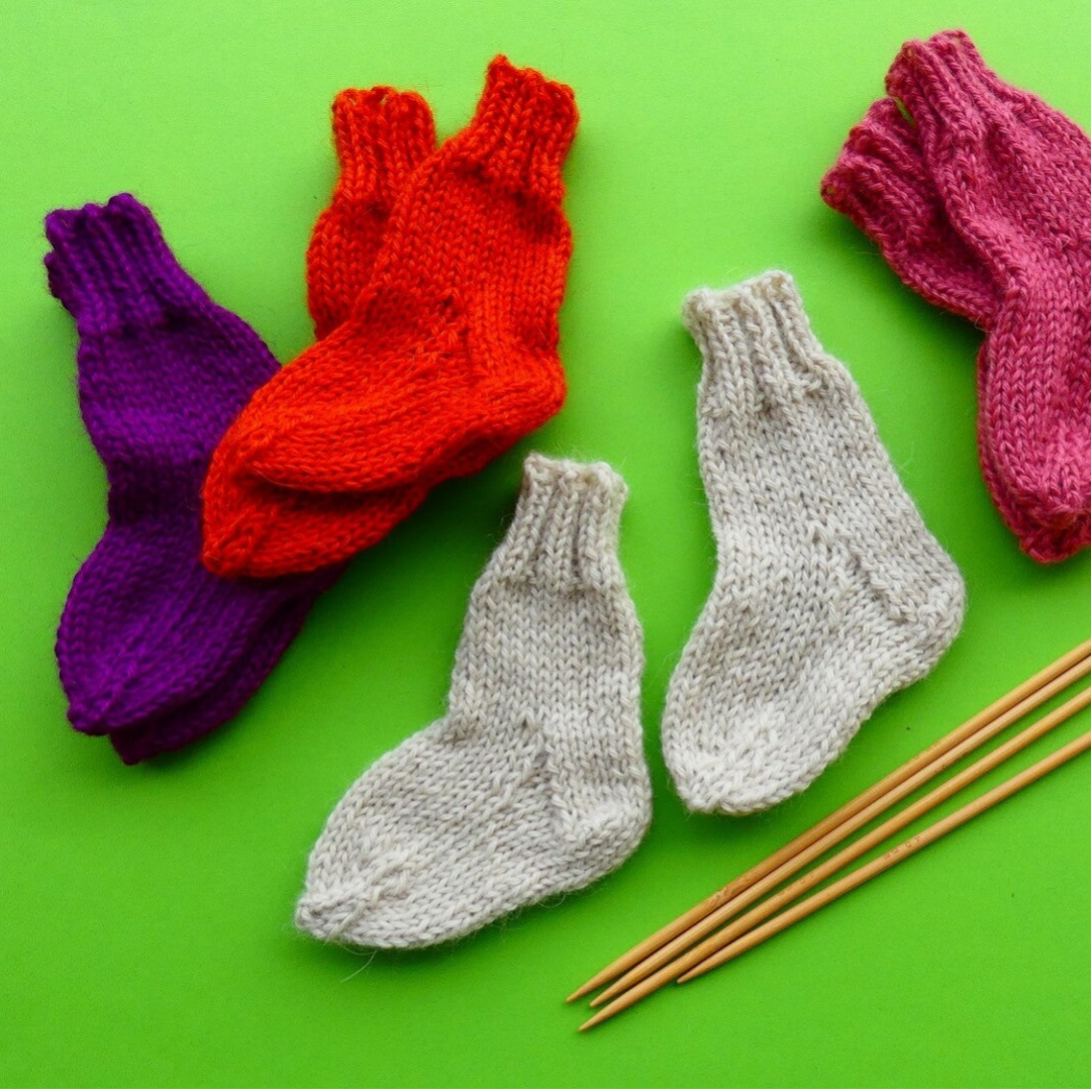 Modèles chaussettes basiques pour bébé