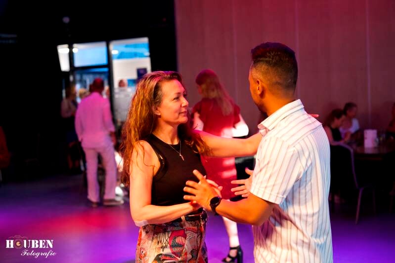 houbenfotografie-salsa-avond01_watermark-standard-d1mvcj.jpg