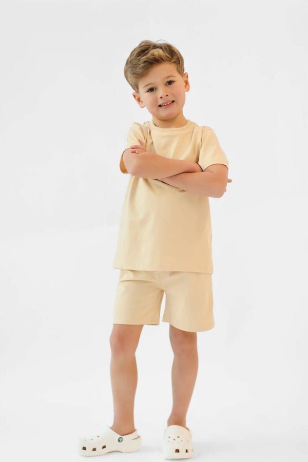 HK Eddie Beige Shorts Outfit