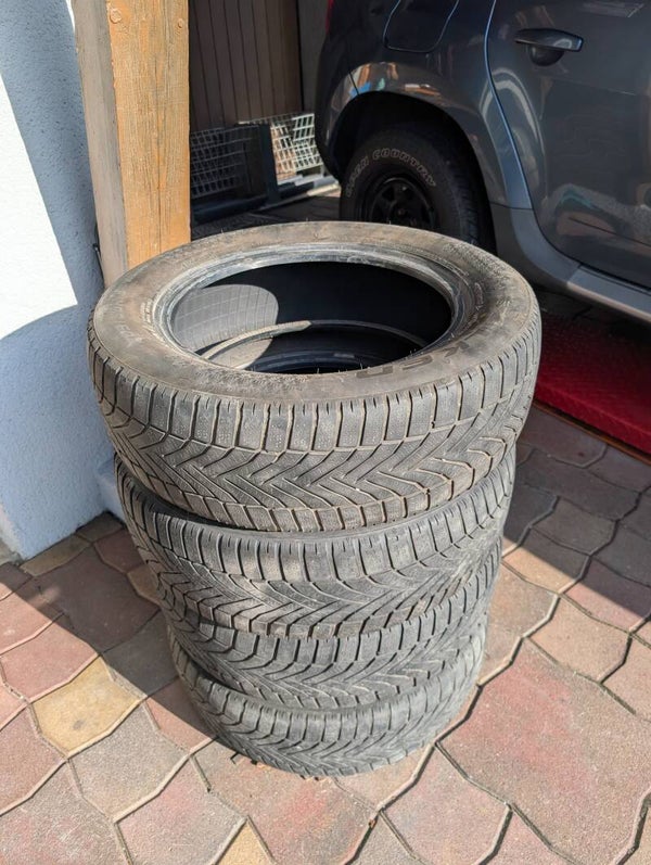 Satz Winterreifen Falken Eurowinter 205/60 R16