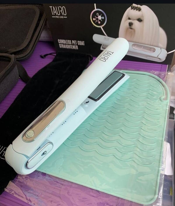 TAURO PRO LINE cordless pet coat straightener with negative ion technology, light blue, USB connection