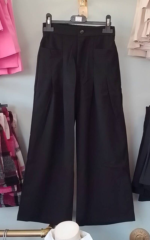Super leuke zwarte broek met wijde broekspijpen