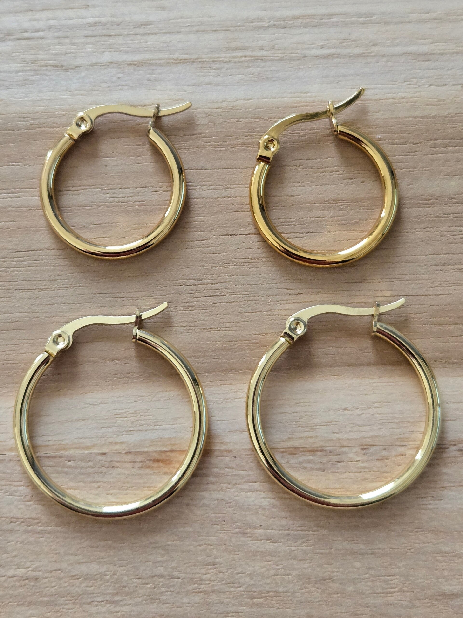 Pampilles interchangeables uniques, réalisées à la main à Acoz, pour ajouter une touche personnalisée et artisanale à vos créations.