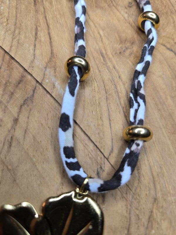 Collier en tissu léopard