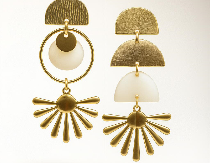 L'art au bout des doigts  Nos boucles d'oreilles en polymère sont réalisées avec passion, en alliant créativité et savoir-faire artisanal.  Chaque pièce est unique, façonnée à la main avec soin pour offrir un bijou léger, durable et élégant.   Plongez dan