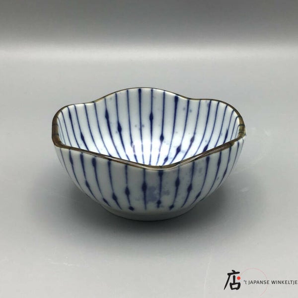 Hachi / kom wit/blauw gestreept, bloemvorm, Ø 9 cm 4 cm hoog (K-Kigu22-62)