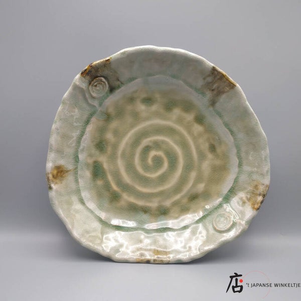 Oozara / grote schaal celadon met spiraal Ø 27 cm, 6 cm hoog (K-Kigu11-92)